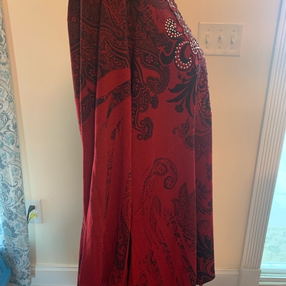 Cal Style XL deep red gorgeous top with silver beaded design at top - Picture 4 of 7
